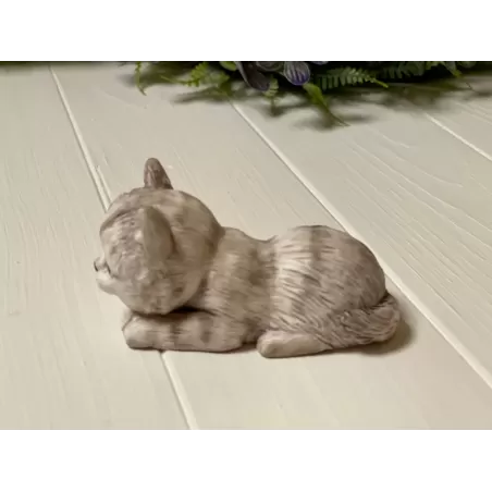 Forma Leżący kotek