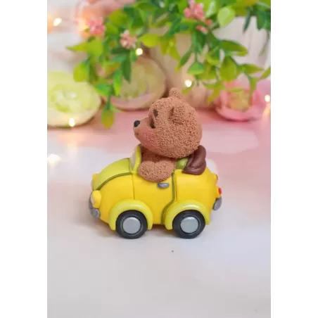 Foremka Miś w aucie