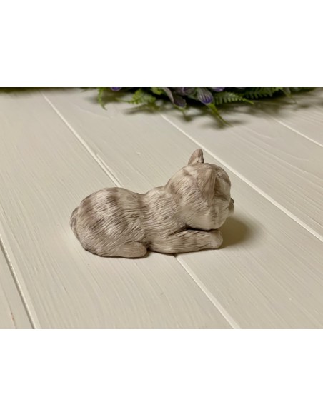 Silicone mold Lying kitten